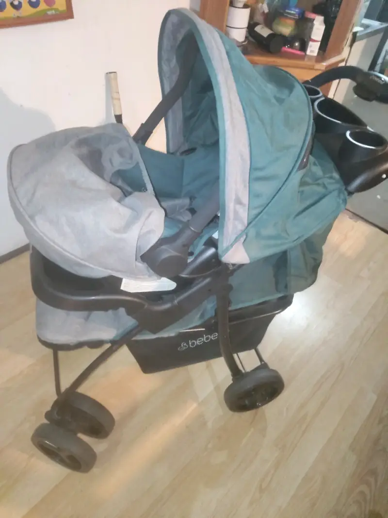 Coche de bebé verde y gris - 1