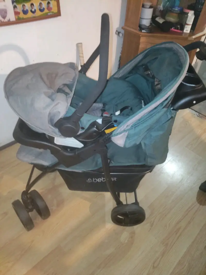 Coche de bebé verde y gris - 3