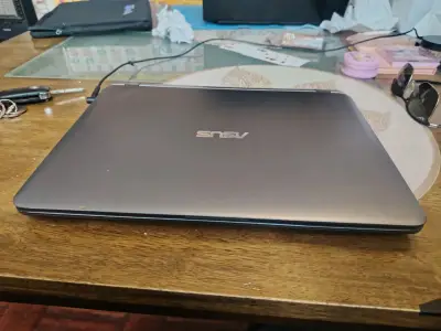 Notebook ASUS usado - miniatura 1