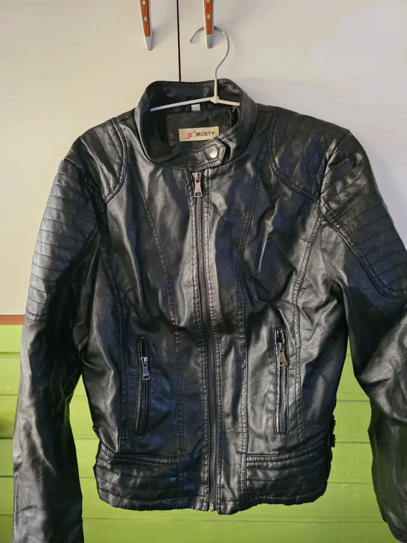 Chaqueta de cuero negra Musty
