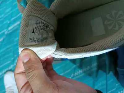 Zapatillas deportivas blancas y azules - miniatura 3