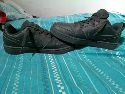 Zapatillas negras deportivas - miniatura 1