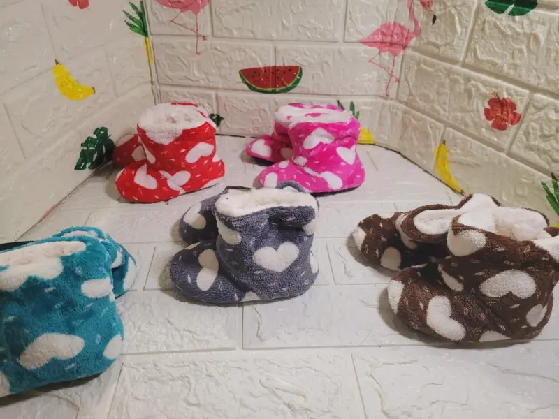 Pantuflas peludas para niño - 2