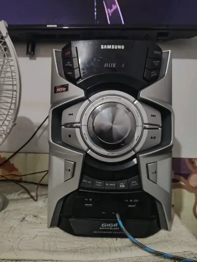 Se vende Equipo de Sonido Samsung  GiGA, incluye S - miniatura 4
