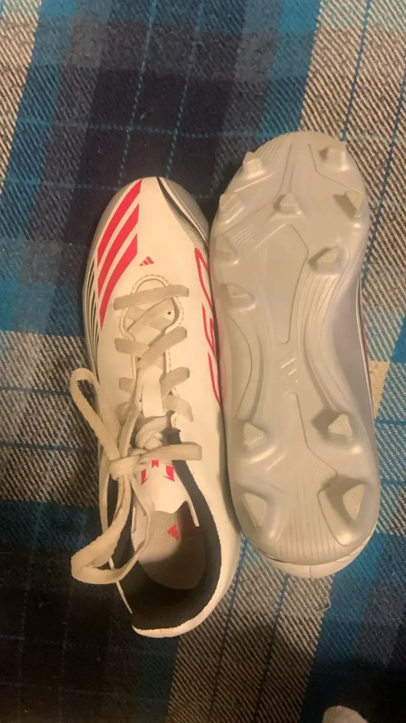 Zapatos de fútbol blancos con tacos - 1