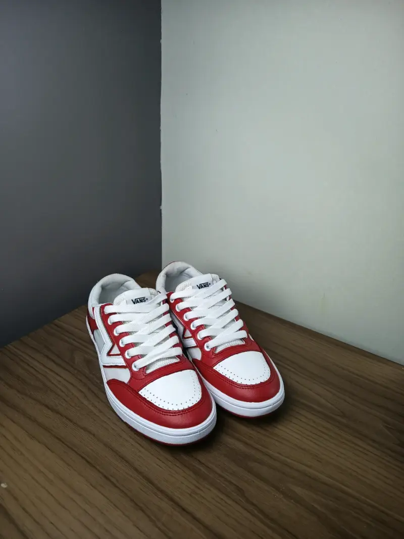Zapatillas Vans rojas y blancas - 1