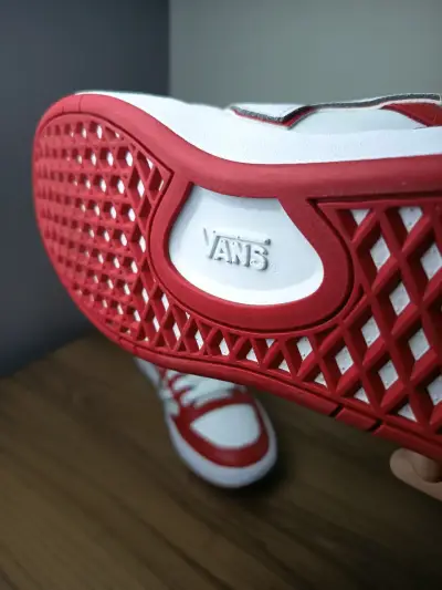 Zapatillas Vans rojas y blancas - miniatura 4