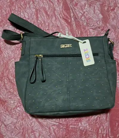 Cartera negra Secret con tachas - miniatura 1