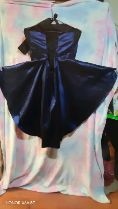 Vestido azul elegante - miniatura 2