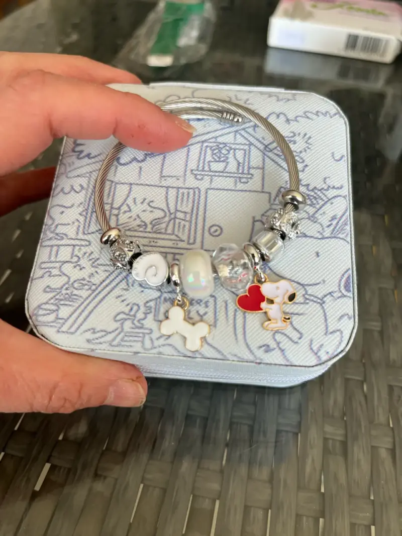 Pulsera de metal con dijes - 2