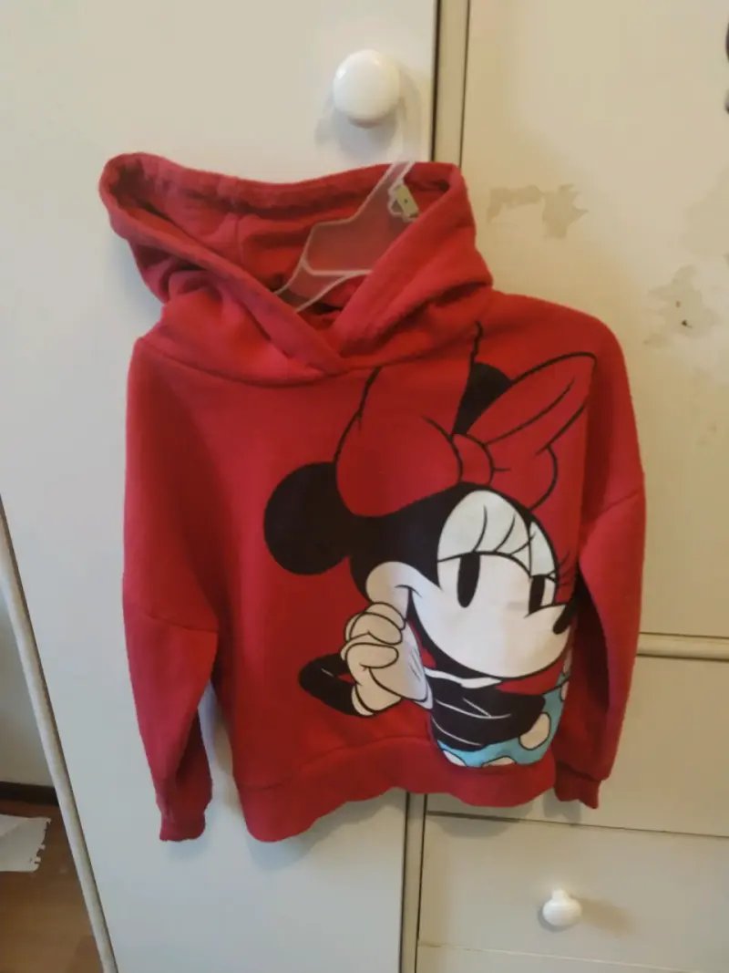 Polerón rojo con capucha Minnie Mouse talla 6
