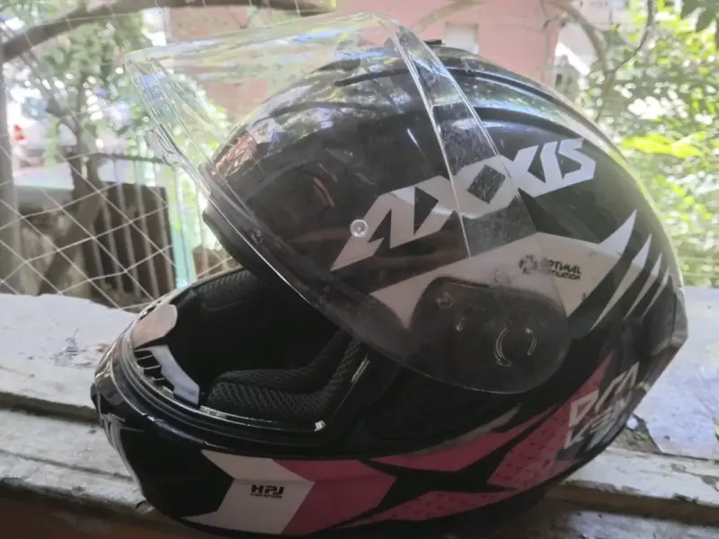 Casco AXXIS negro y rosa - 1
