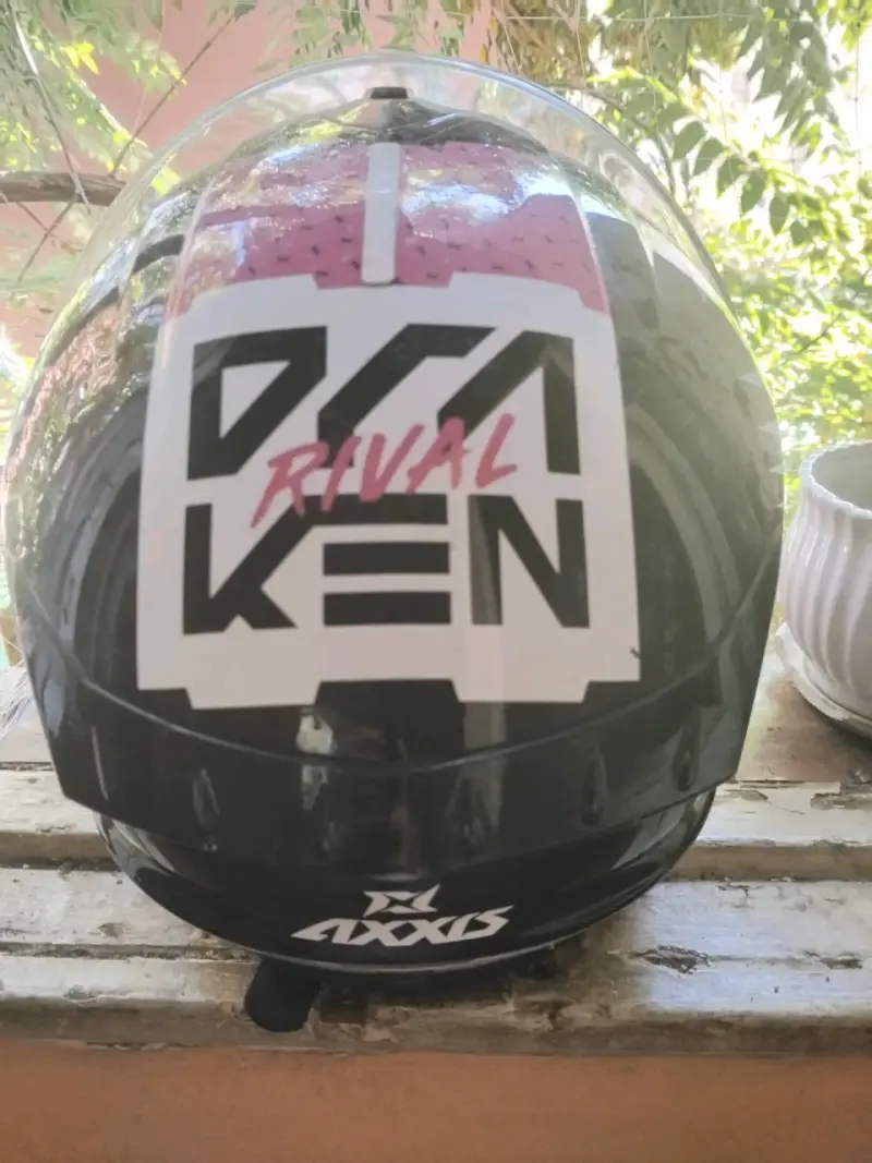 Casco AXXIS negro y rosa - 4