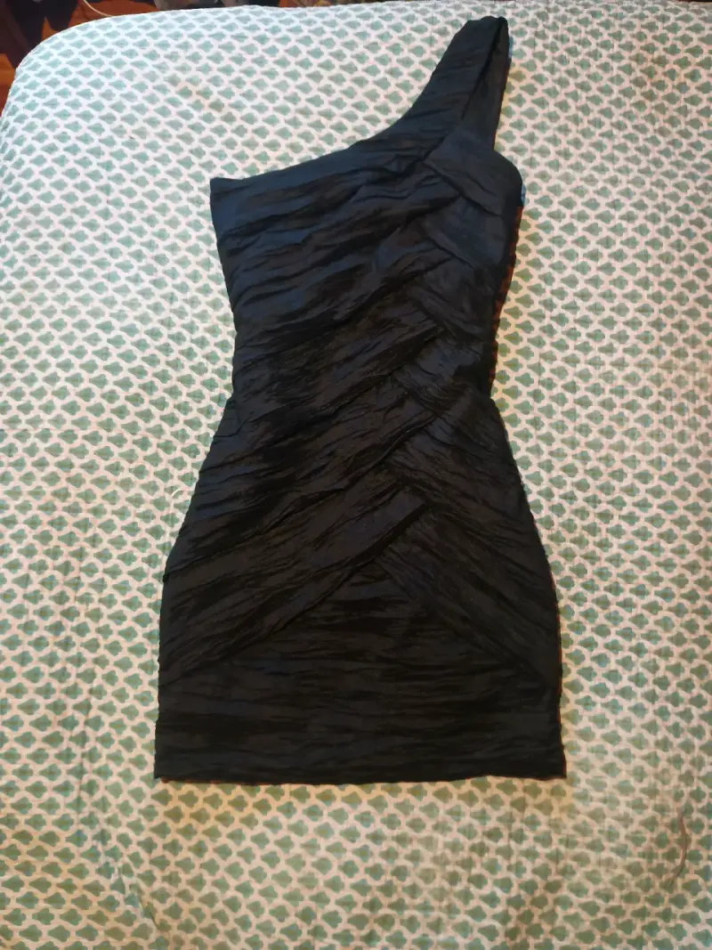 Vestido negro asimétrico - 2