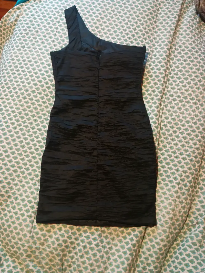 Vestido negro asimétrico - 3