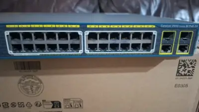 Switch Cisco Catalyst 2960 - miniatura 2