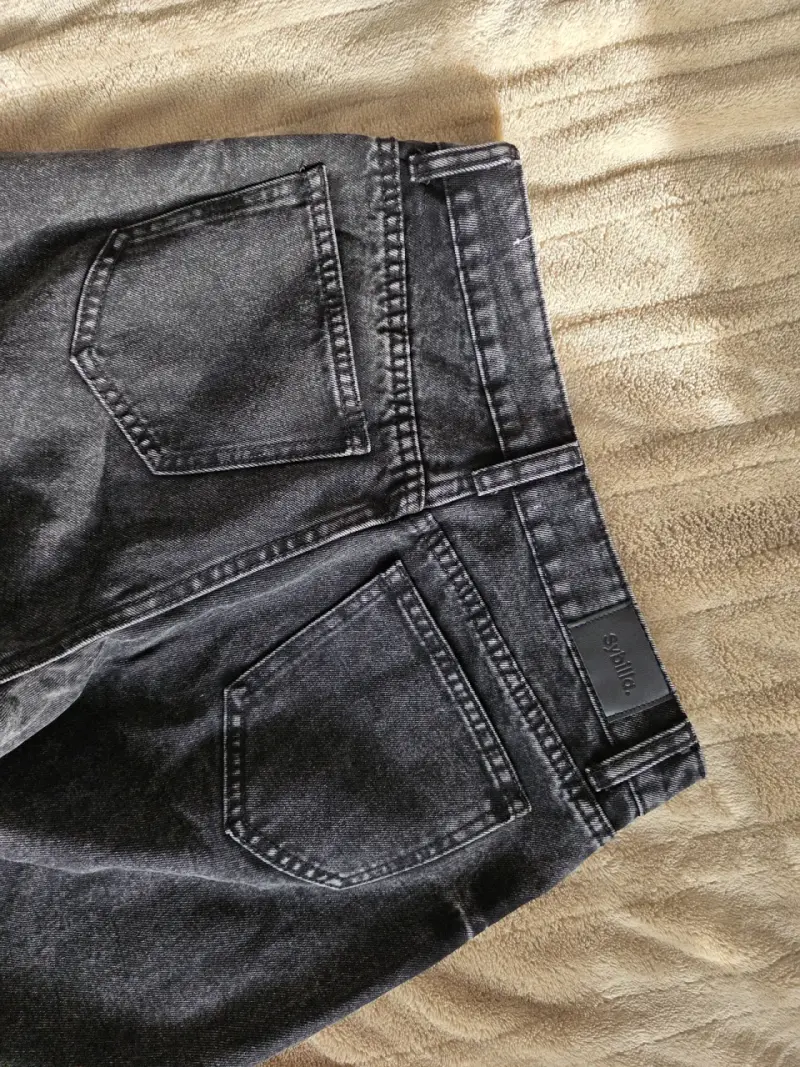 Jeans negros estilo vintage - 1