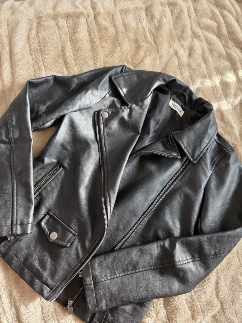 Chaqueta de cuero negra - 1
