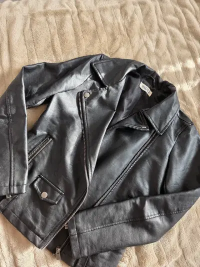 Chaqueta de cuero negra - miniatura 1