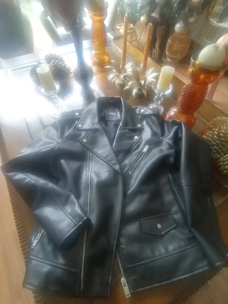 Chaqueta de cuero sintético negra - 1