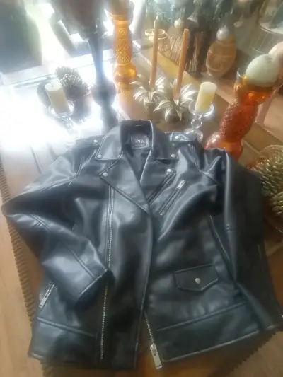 Chaqueta de cuero sintético negra - miniatura 1