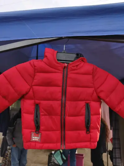 Chaqueta inflada roja para niño - miniatura 1
