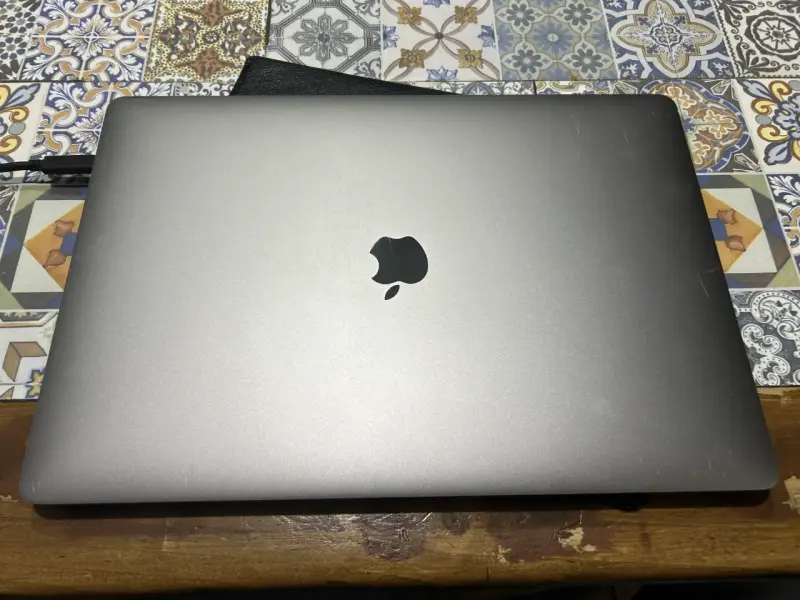 MacBook Pro 2018 A1990 15" 16gb RAM - 1
