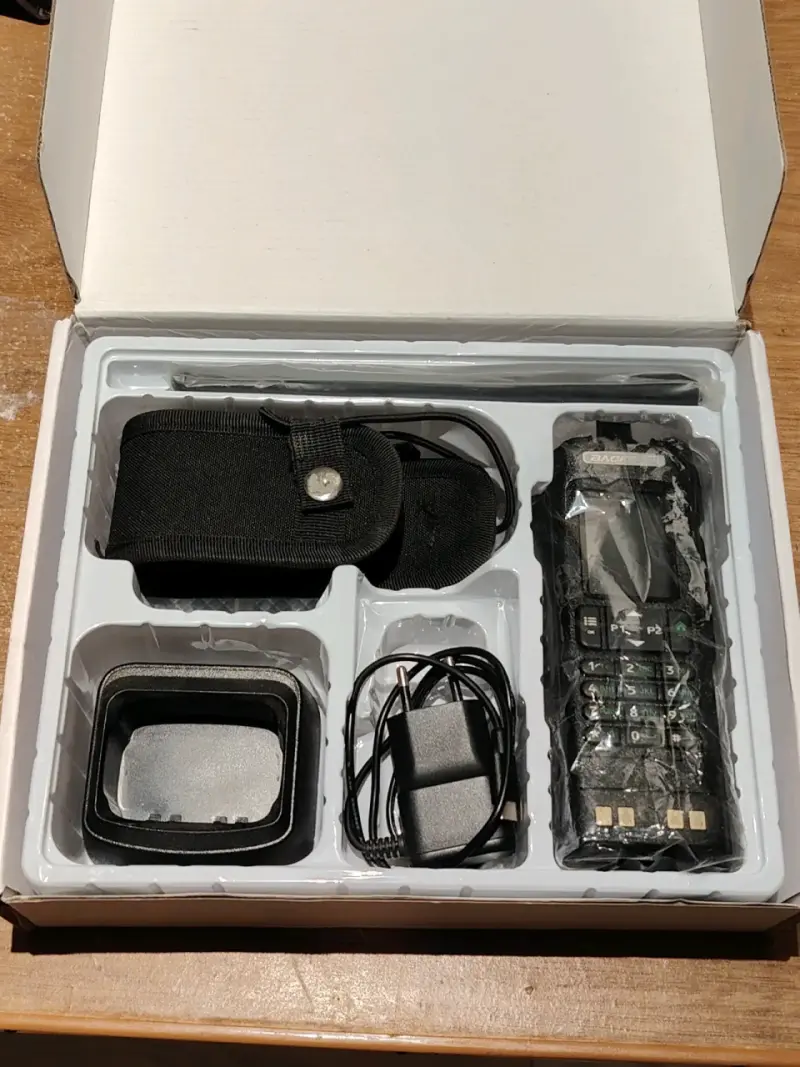 Transceptor de banda dual Baofeng - 2