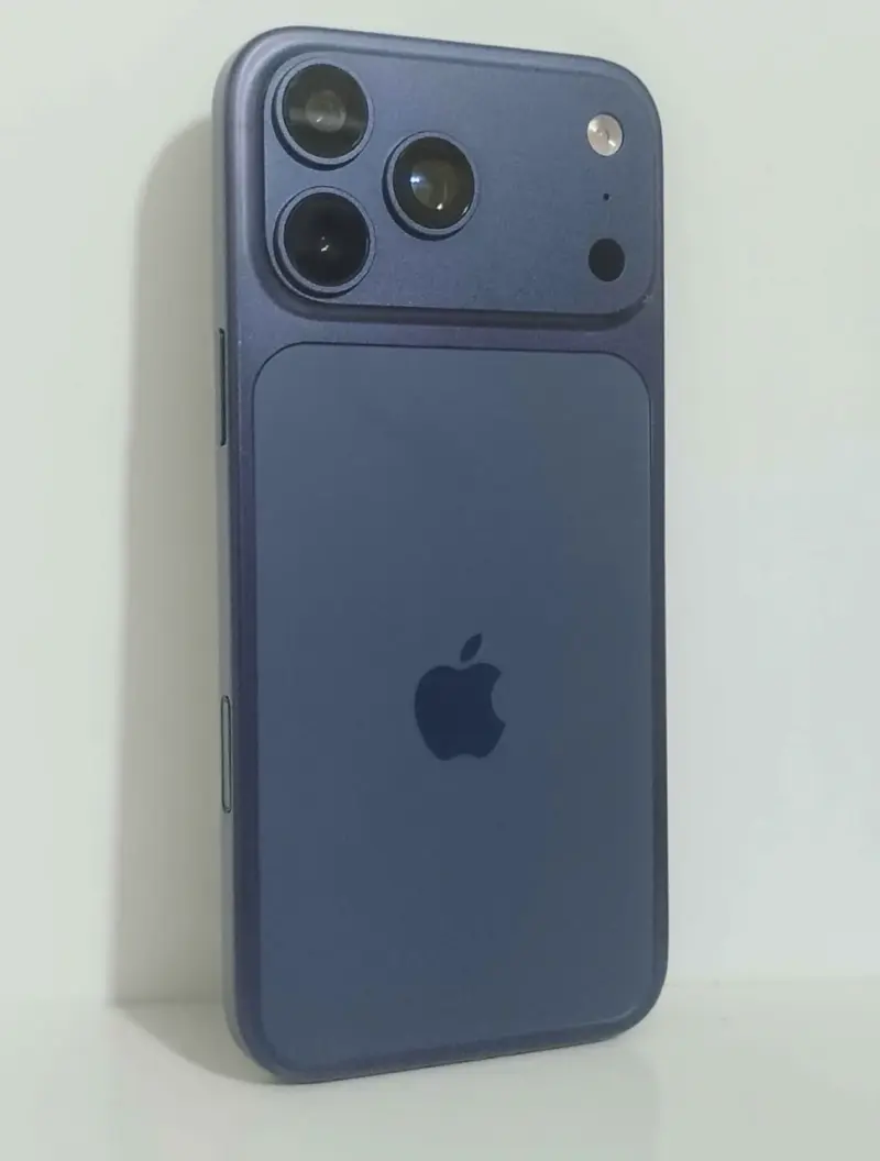 iPhone 17 pro Max bloqueado por mora de claro - 1