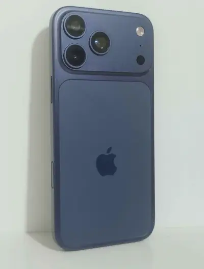 iPhone 17 pro Max bloqueado por mora de claro - miniatura 1