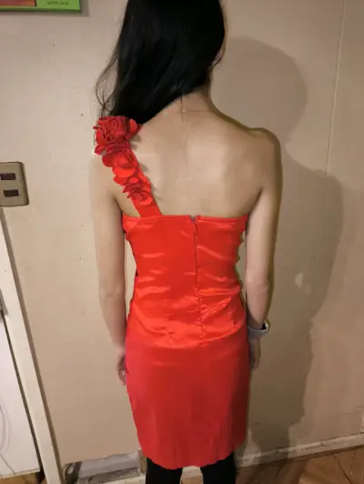 Vestido rojo un hombro - miniatura 2