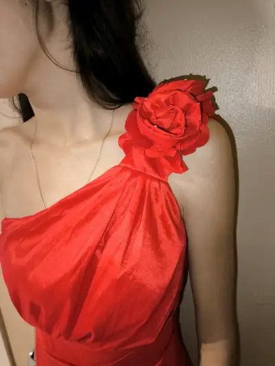 Vestido rojo un hombro - miniatura 3
