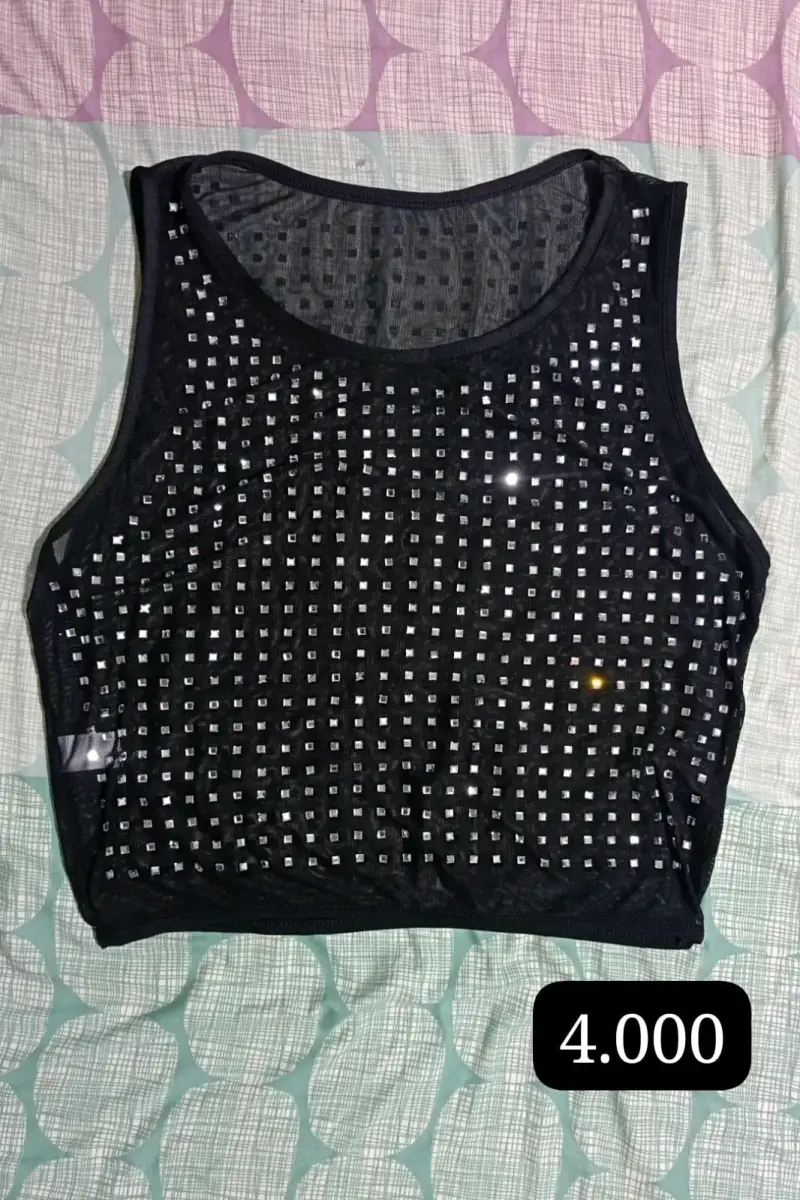 Top negro con lentejuelas