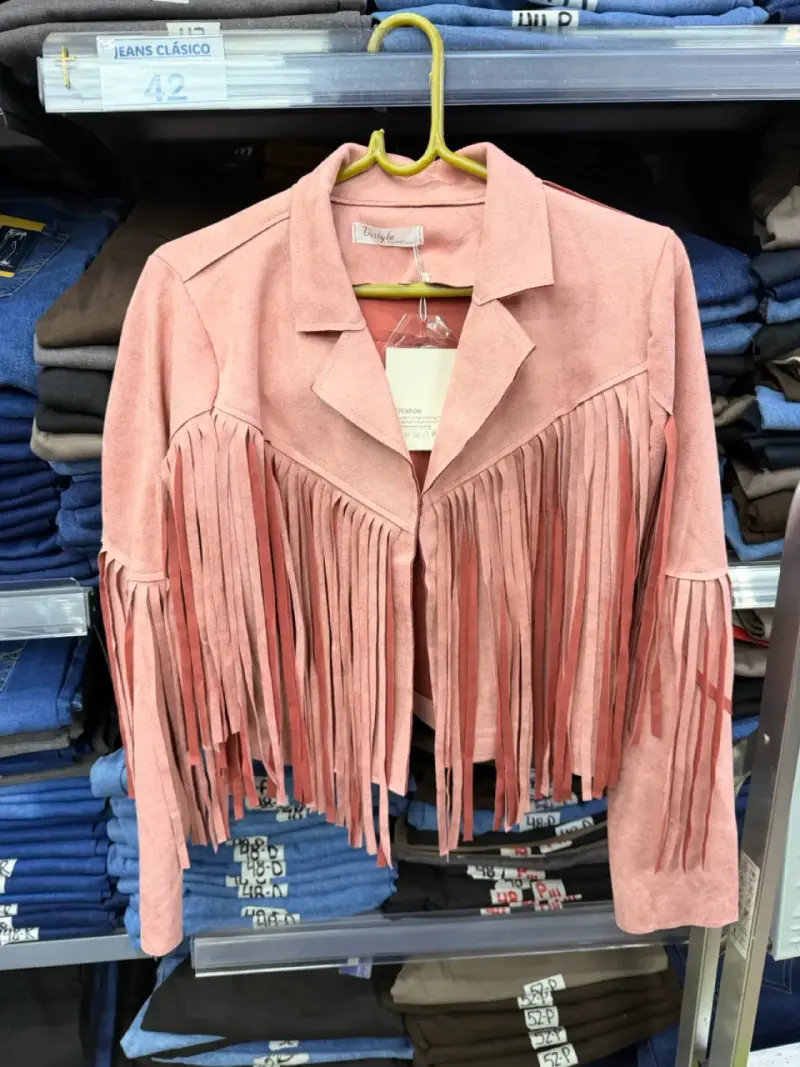 Chaqueta rosada con flecos