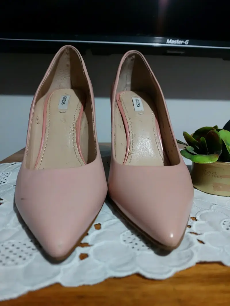 Tacones rosa marca Guess - 1
