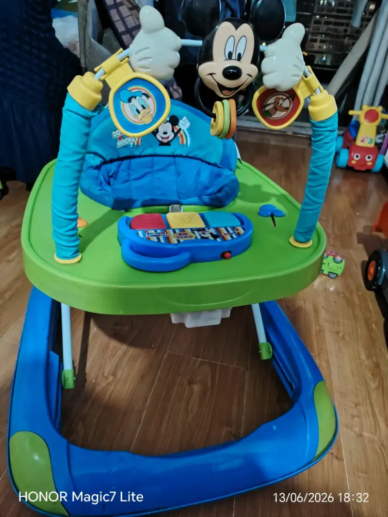 Andador Disney Mickey para bebé