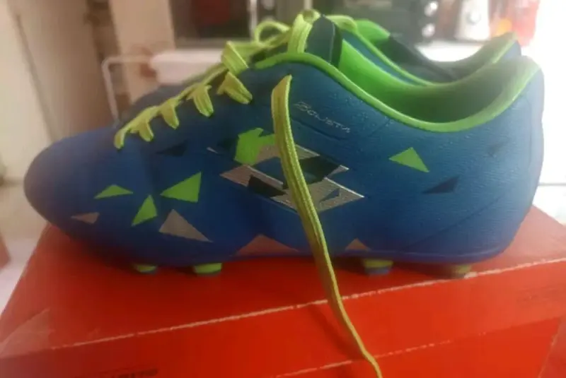 Zapatillas de fútbol azul y verde - 1