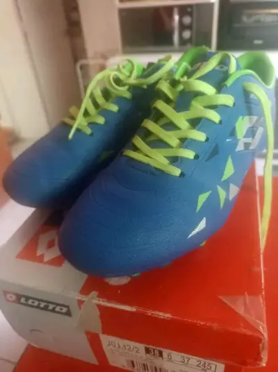 Zapatillas de fútbol azul y verde - miniatura 2