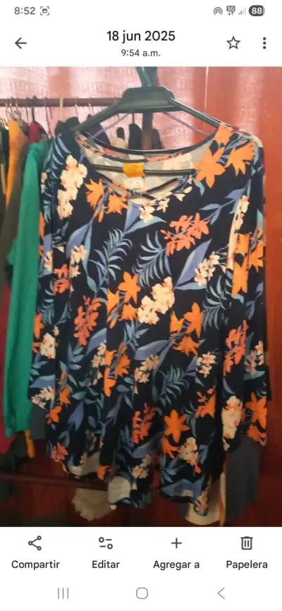 Chaqueta negra con etiqueta - miniatura 4