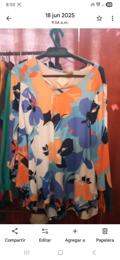 Chaqueta negra con etiqueta - miniatura 5
