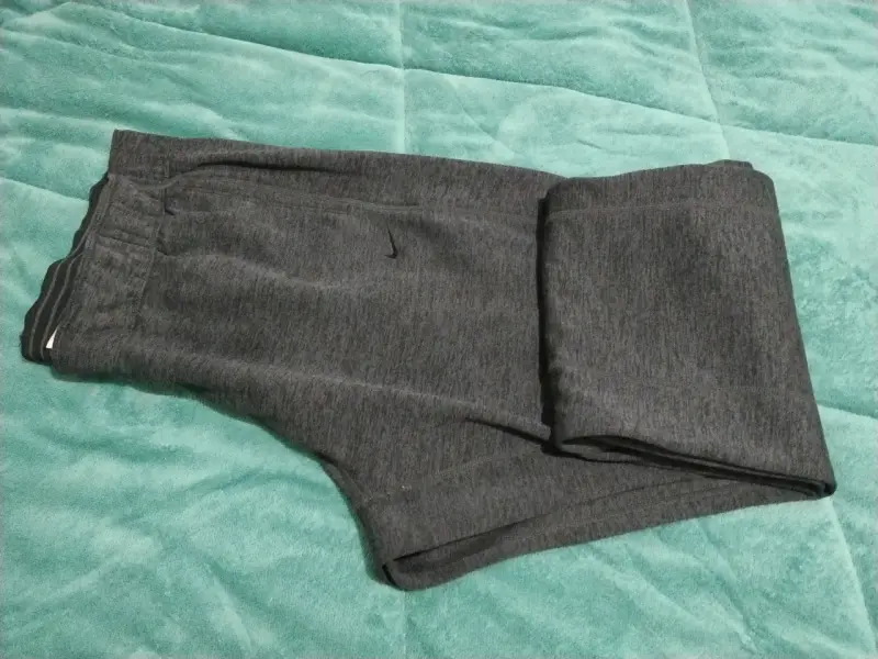 Pantalones deportivos grises - 2
