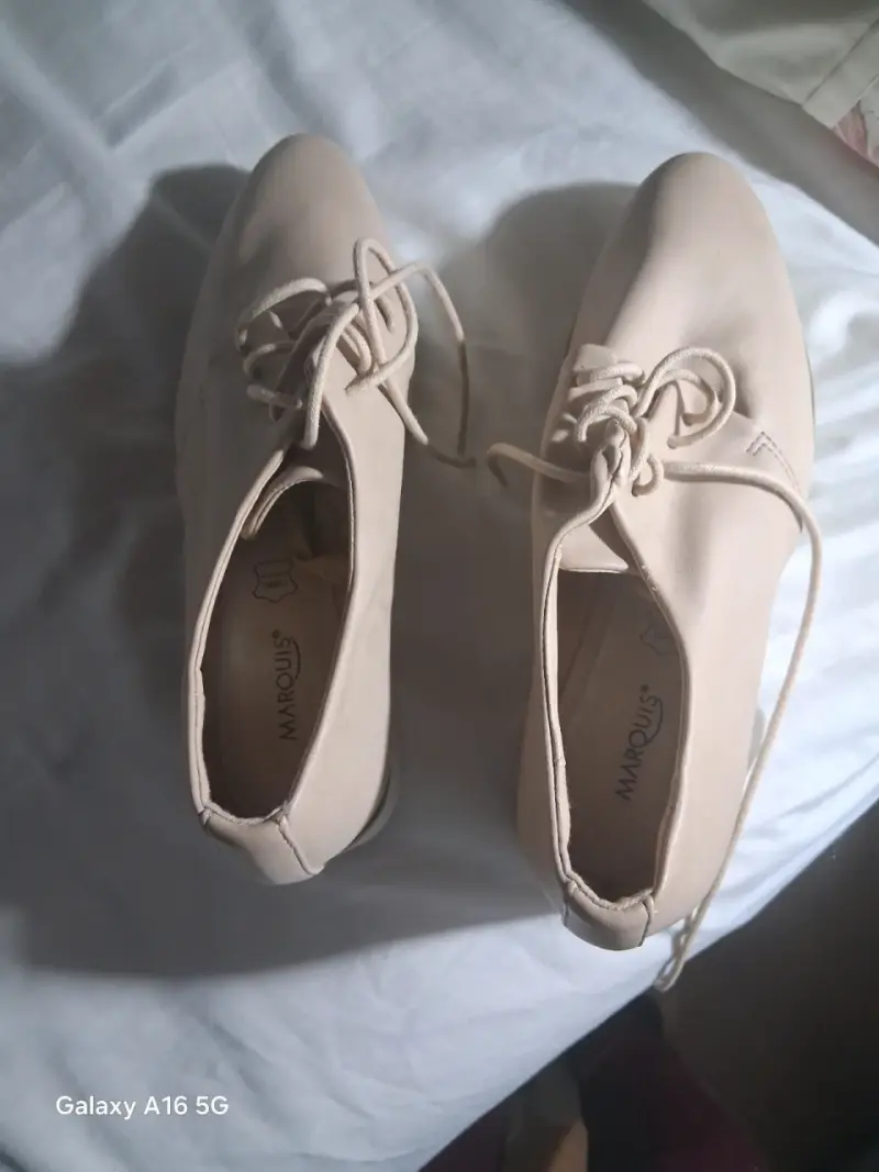 Zapatos beige de vestir Marquis