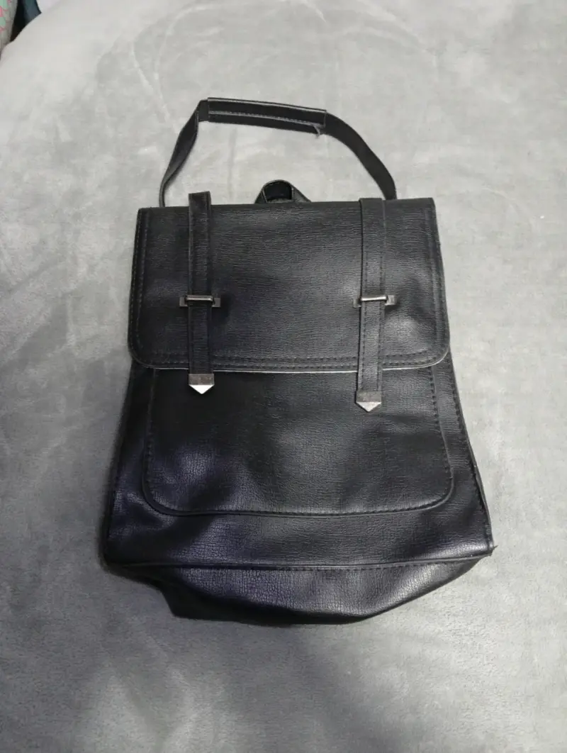 Mochila negra estilo vintage