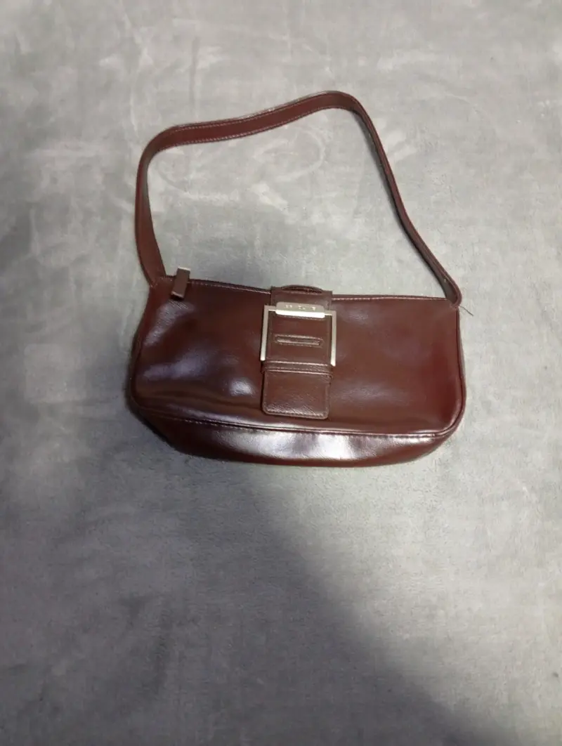 Cartera de cuero marrón