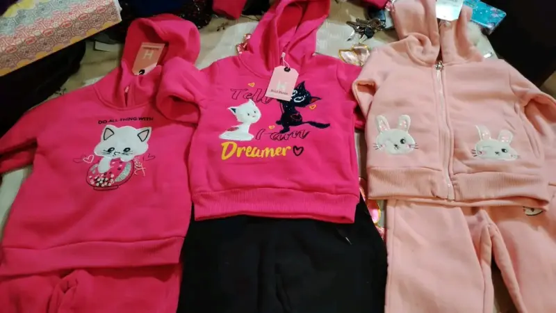 Conjunto rosado con diseño de conejos - 3
