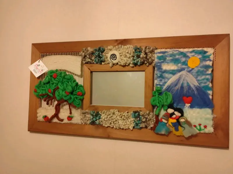 Espejo con telar decorativo