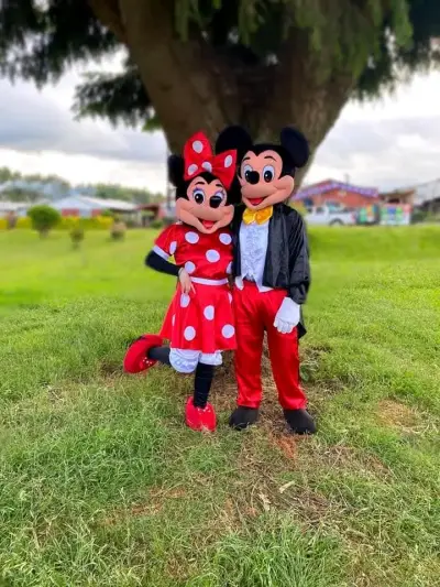 Se vende tienda completa de disfraces y corporeos - miniatura 1