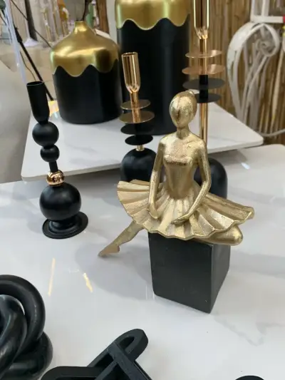 Estatuilla de bailarina dorada - miniatura 1