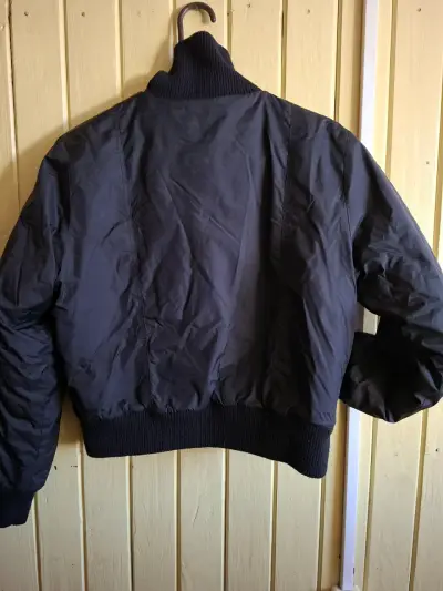 Chaqueta bomber negra de invierno - miniatura 2