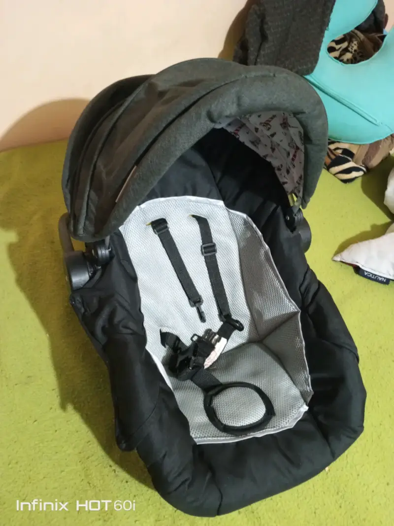 Silla de auto para bebé gris - 1